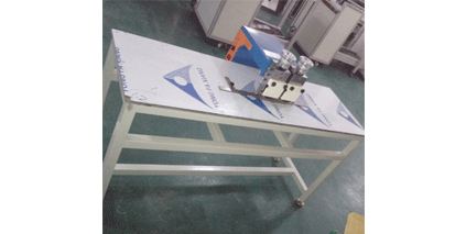 在線曲線分板機自動換刀系統及吸塵系統